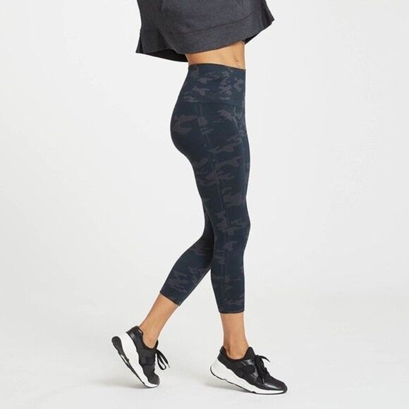 Spanx Look at Me Now Seamless Leggings Black Camo Small - Picture 12 of 12